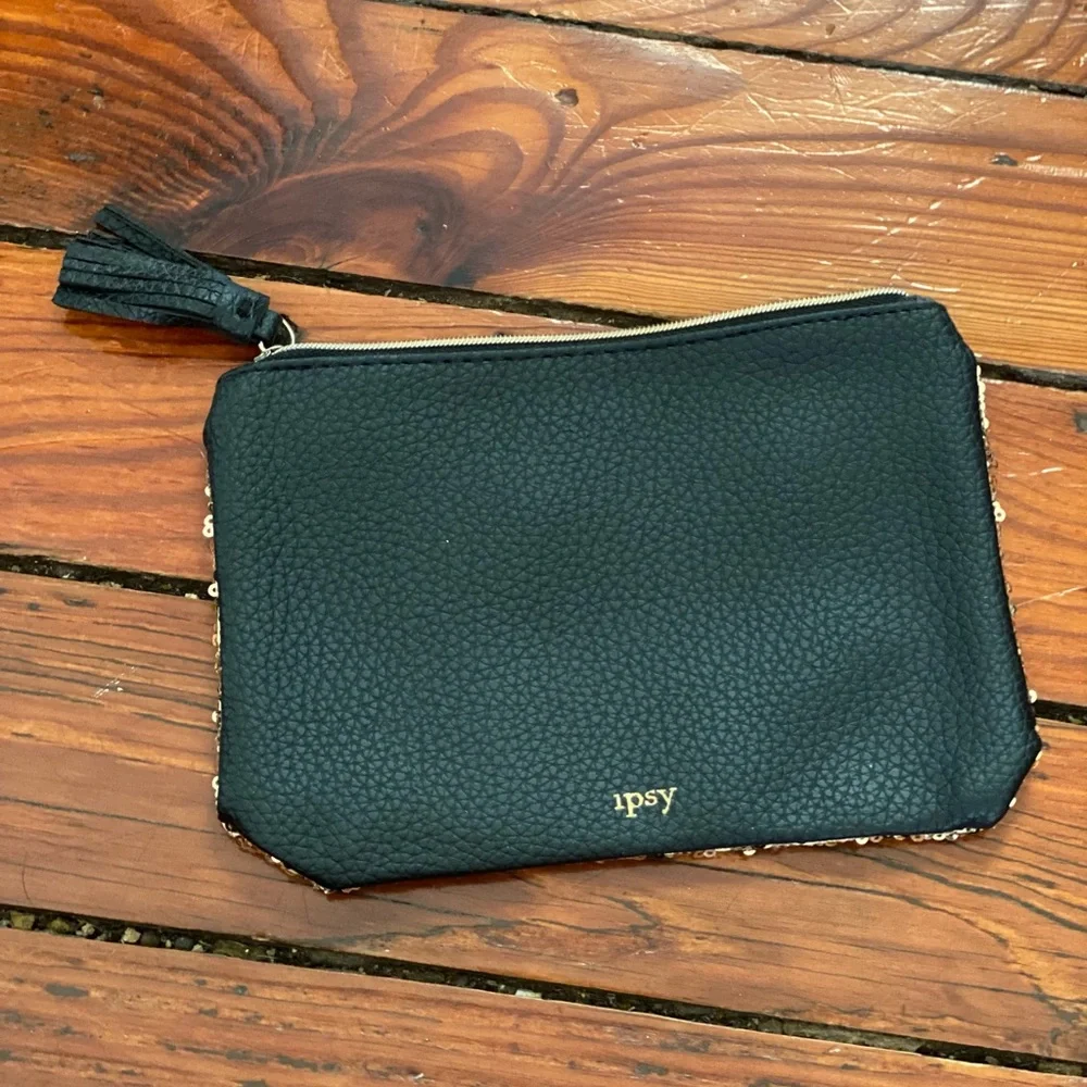 🧩 4/$20 Cosmetic Bag